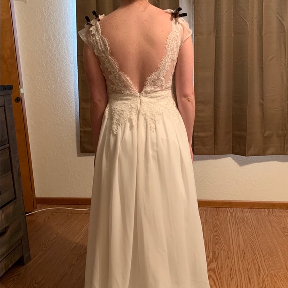 Wedding dress - Picture 1 of 5